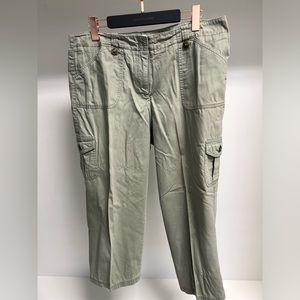 Women’s Chaus cargo capri pants, green, size 12